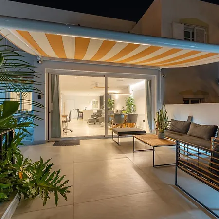 Designer Loft With Pool, With Gigantic Terrace And Private Parking & In The Centre Apartamento *