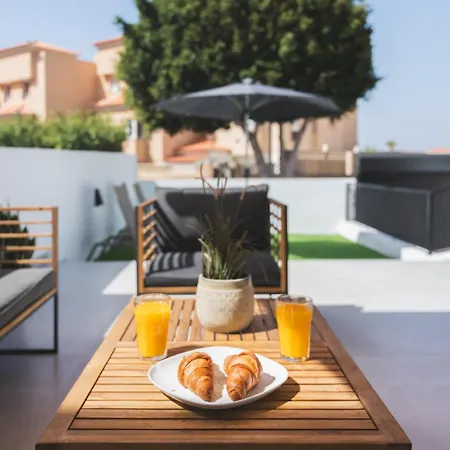 Designer Loft With Pool, With Gigantic Terrace And Private Parking & In The Centre Apartamento