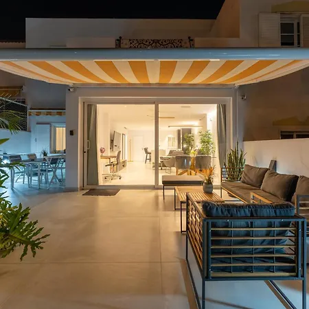 Designer Loft With Pool, With Gigantic Terrace And Private Parking & In The Centre Apartamento *