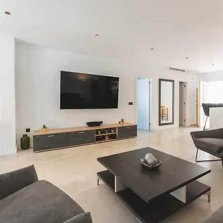 Designer Loft With Pool, With Gigantic Terrace And Private Parking & In The Centre