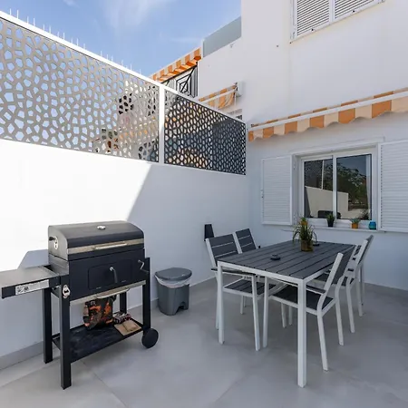 Designer Loft With Pool, With Gigantic Terrace And Private Parking & In The Centre Apartamento