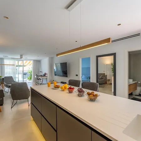 Designer Loft With Pool, With Gigantic Terrace And Private Parking & In The Centre Appartement *