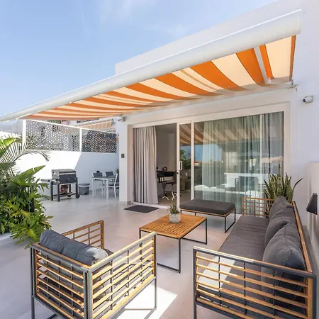Designer Loft With Pool, With Gigantic Terrace And Private Parking & In The Centre Appartement