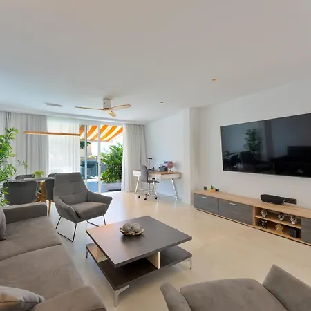 Apartamento Designer Loft With Pool, With Gigantic Terrace And Private Parking & In The Centre Costa Adeje (Tenerife)