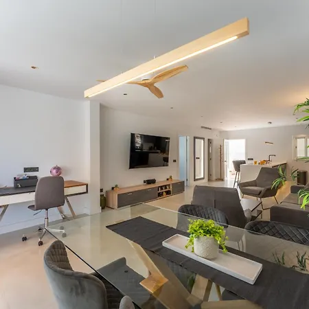 Designer Loft With Pool, With Gigantic Terrace And Private Parking & In The Centre Apartamento *